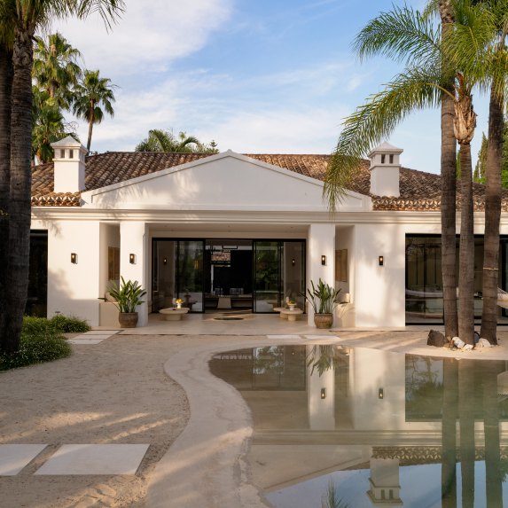 🔥 For Sale | 🌴 Turnkey 6-Bedroom Quality Mansion with Beach Club in Nueva Andalucía, Marbella 🏡🌟