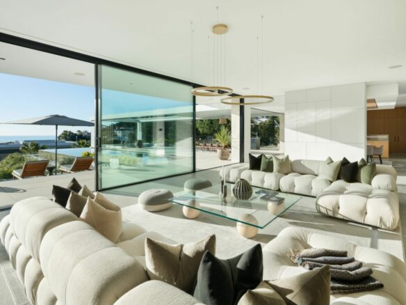 🌟 For Sale – El Madroñal Modern 8B Turnkey Villa 🌟 Sea views – Gated 