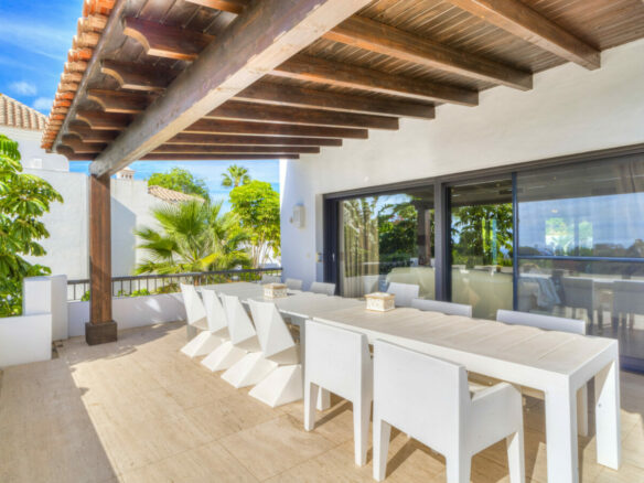 For Sale: 5-Bedroom Villa with Sea Views 🌴🌊 Gated – Golden Mile – Marbella