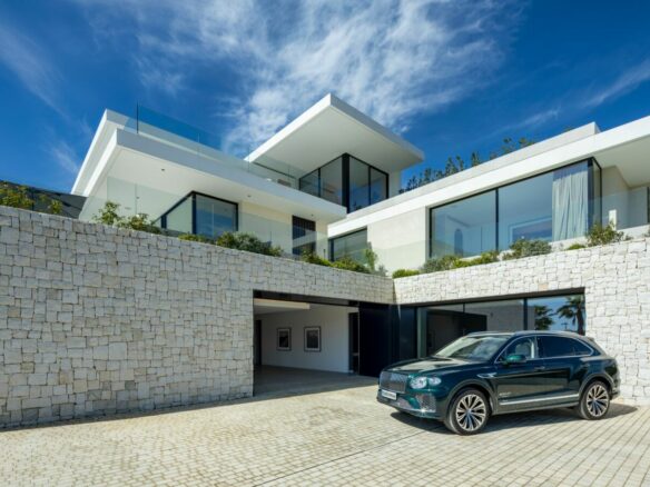 🌟 For Sale – El Madroñal Modern 8B Turnkey Villa 🌟 Sea views – Gated 