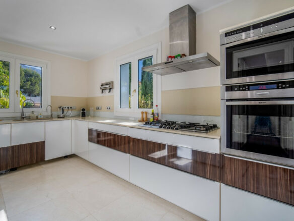 For Sale: Modern 6B Villa in gated Community 🏡✨ – Marbella – Golden Mile 