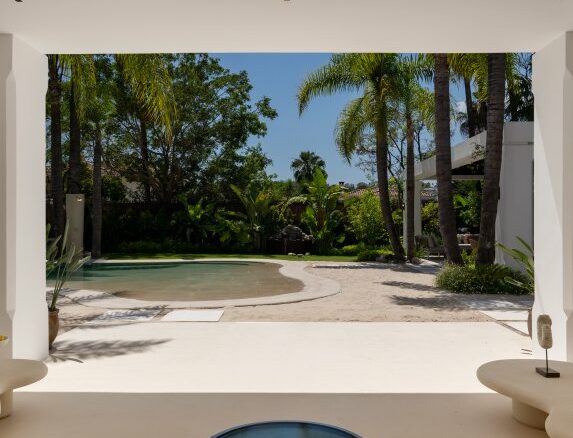 🔥 For Sale | 🌴 Turnkey 6-Bedroom Quality Mansion with Beach Club in Nueva Andalucía, Marbella 🏡🌟
