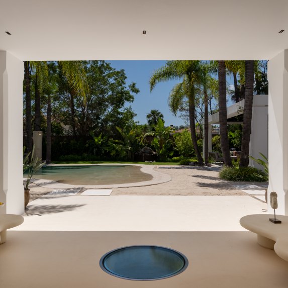 🔥 For Sale | 🌴 Turnkey 6-Bedroom Quality Mansion with Beach Club in Nueva Andalucía, Marbella 🏡🌟