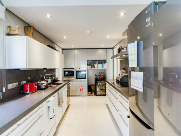 For Sale: 5-Bedroom Villa with Sea Views 🌴🌊 Gated – Golden Mile – Marbella