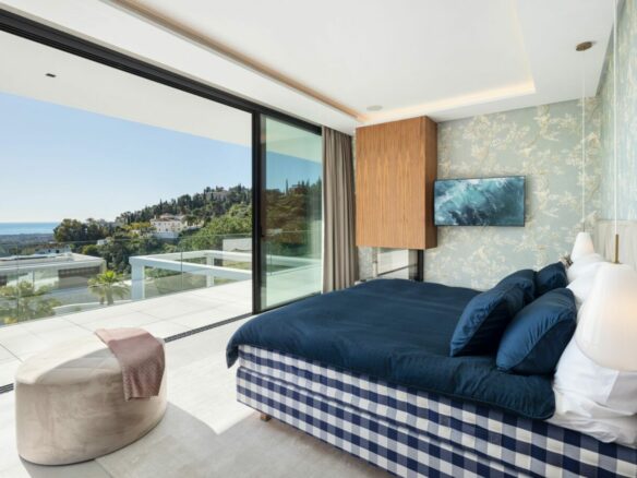🌟 For Sale – El Madroñal Modern 8B Turnkey Villa 🌟 Sea views – Gated 