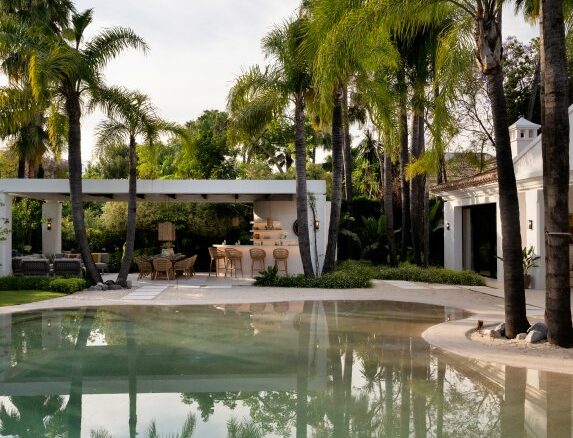 🔥 For Sale | 🌴 Turnkey 6-Bedroom Quality Mansion with Beach Club in Nueva Andalucía, Marbella 🏡🌟