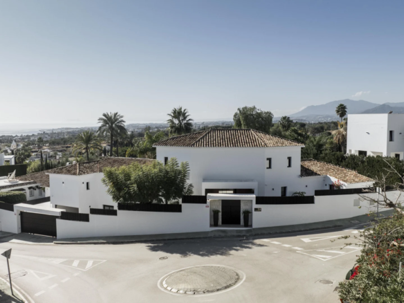 🌴 For Sale | Five Bedroom Villa with Sea Views in Nagüeles 🌊