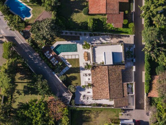 For sale – Marbella – Beachside Villa – Turnkey -Balinese-style pool 🏝️