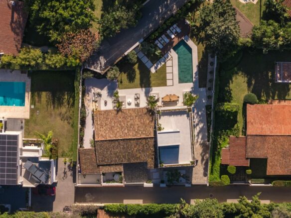 For sale – Marbella – Beachside Villa – Turnkey -Balinese-style pool 🏝️