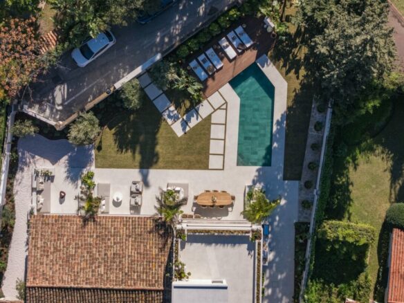 For sale – Marbella – Beachside Villa – Turnkey -Balinese-style pool 🏝️