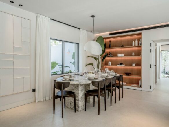 For sale – Marbella – Beachside Villa – Turnkey -Balinese-style pool 🏝️