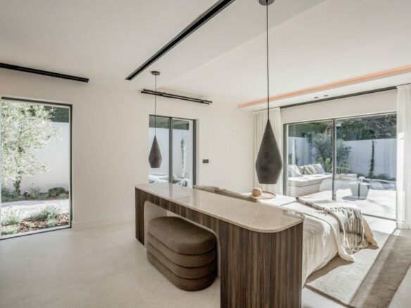 For sale – Marbella – Beachside Villa – Turnkey -Balinese-style pool 🏝️