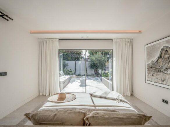 For sale – Marbella – Beachside Villa – Turnkey -Balinese-style pool 🏝️