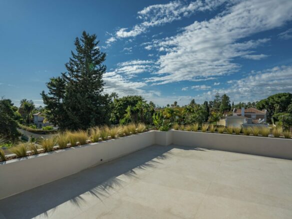 For sale – Marbella – Beachside Villa – Turnkey -Balinese-style pool 🏝️