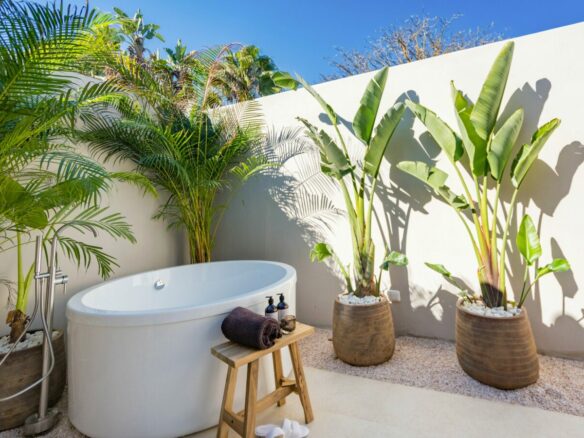 For sale – Marbella – Beachside Villa – Turnkey -Balinese-style pool 🏝️