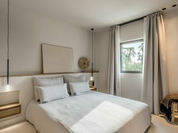 For sale – Marbella – Beachside Villa – Turnkey -Balinese-style pool 🏝️