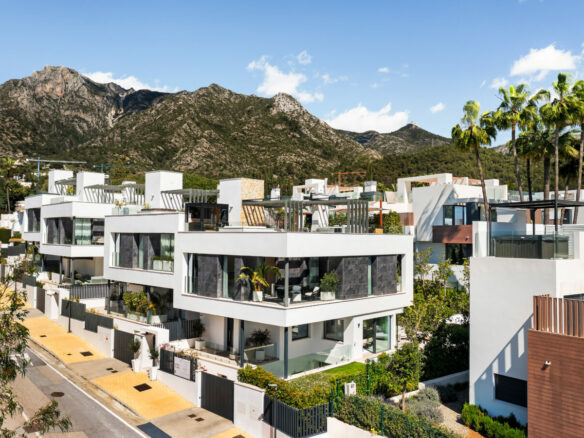 Refined Architectural Luxury with Panoramic Sea Views 🌅 in Sierra Blanca