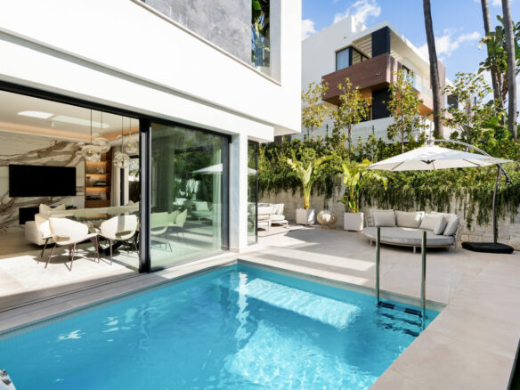 Refined Architectural Luxury with Panoramic Sea Views 🌅 in Sierra Blanca