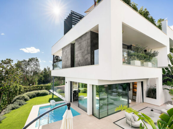 Refined Architectural Luxury with Panoramic Sea Views 🌅 in Sierra Blanca