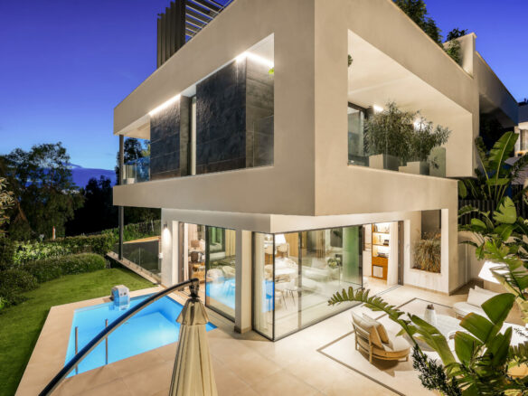 Refined Architectural Luxury with Panoramic Sea Views 🌅 in Sierra Blanca