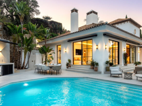 🔥 For Sale | 🌿🏌️‍♂️ Luxury Villa in La Quinta, Benahavís 🏡✨ Gated Community with 24h Guard