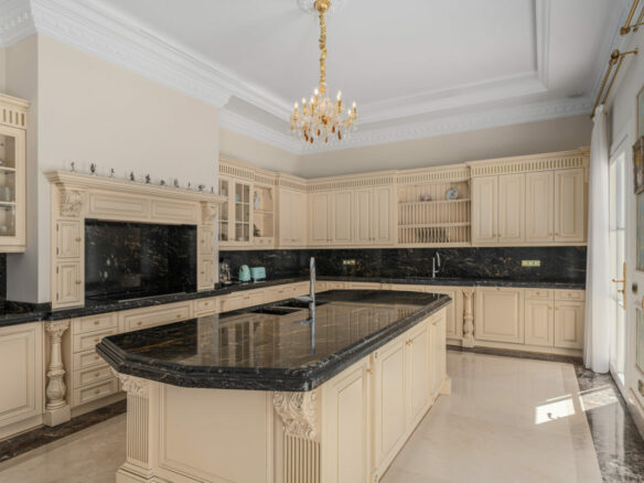 Reduced 🌟 For Sale: Luxury Neoclassical Estate with Breathtaking Sea Views in Sierra Blanca 🏛️🌊