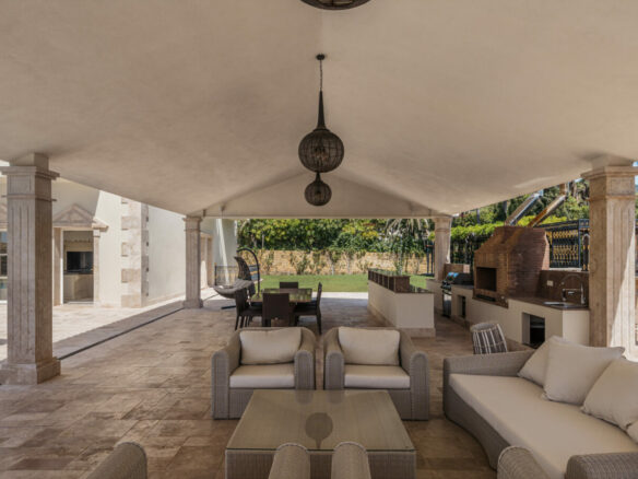 Reduced 🌟 For Sale: Luxury Neoclassical Estate with Breathtaking Sea Views in Sierra Blanca 🏛️🌊
