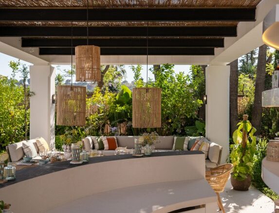 🔥 For Sale | 🌴 Turnkey 6-Bedroom Quality Mansion with Beach Club in Nueva Andalucía, Marbella 🏡🌟