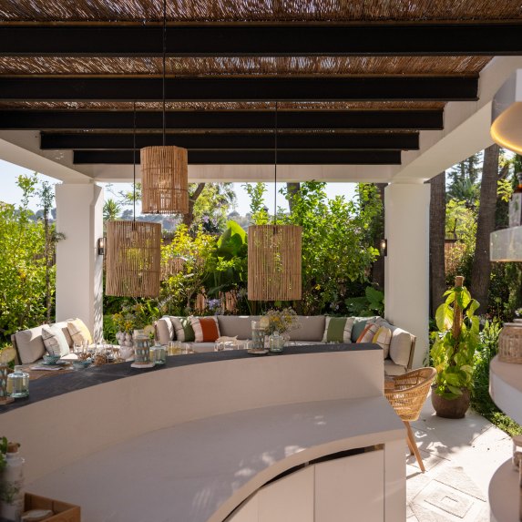 🔥 For Sale | 🌴 Turnkey 6-Bedroom Quality Mansion with Beach Club in Nueva Andalucía, Marbella 🏡🌟