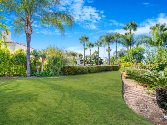 For Sale: Modern 6B Villa in gated Community 🏡✨ – Marbella – Golden Mile 