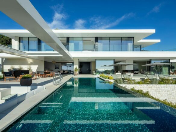 🌟 For Sale – El Madroñal Modern 8B Turnkey Villa 🌟 Sea views – Gated 