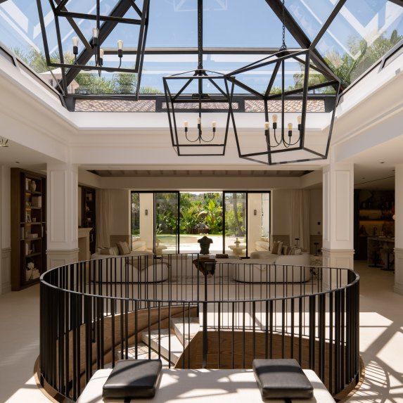 🔥 For Sale | 🌴 Turnkey 6-Bedroom Quality Mansion with Beach Club in Nueva Andalucía, Marbella 🏡🌟