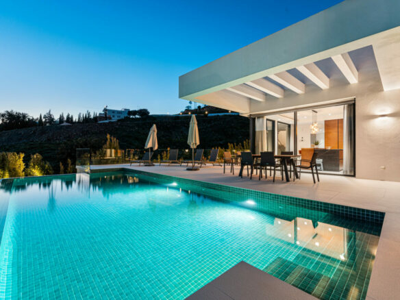 SOLD – Benahavís – Modern 4B Villa 🏔️✨ Gated – Seaviews