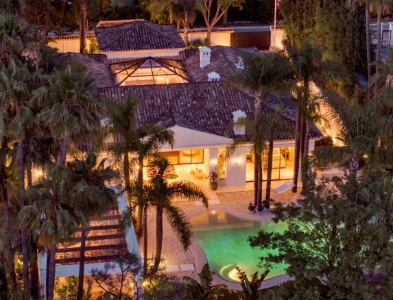🔥 For Sale | 🌴 Turnkey 6-Bedroom Quality Mansion with Beach Club in Nueva Andalucía, Marbella 🏡🌟