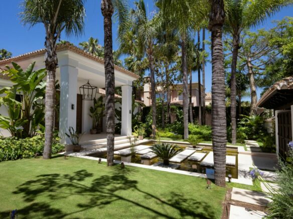 🔥 For Sale | 🌴 Turnkey 6-Bedroom Quality Mansion with Beach Club in Nueva Andalucía, Marbella 🏡🌟