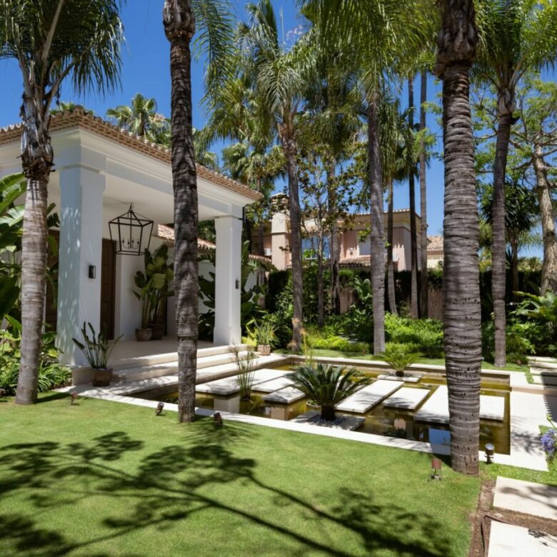 🔥 For Sale | 🌴 Turnkey 6-Bedroom Quality Mansion with Beach Club in Nueva Andalucía, Marbella 🏡🌟