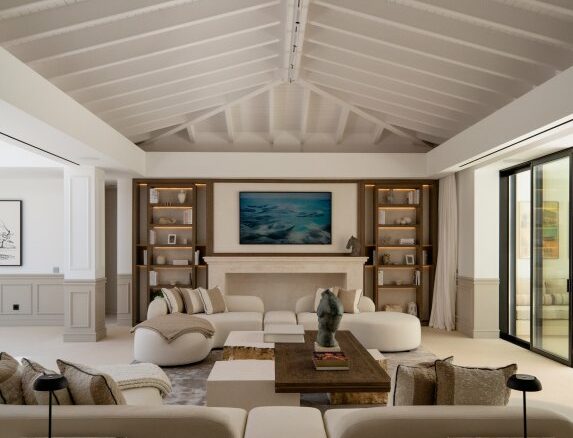🔥 For Sale | 🌴 Turnkey 6-Bedroom Quality Mansion with Beach Club in Nueva Andalucía, Marbella 🏡🌟