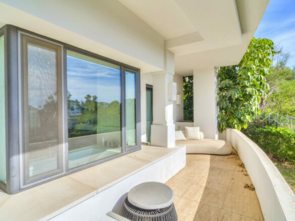 For Sale: 5-Bedroom Villa with Sea Views 🌴🌊 Gated – Golden Mile – Marbella