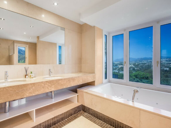 For Sale: Modern 6B Villa in gated Community 🏡✨ – Marbella – Golden Mile 