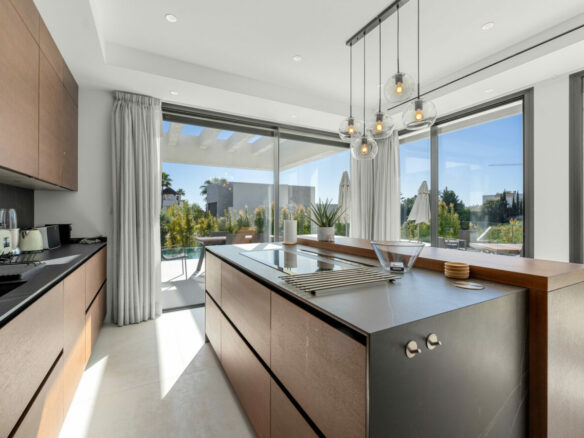 SOLD – Benahavís – Modern 4B Villa 🏔️✨ Gated – Seaviews