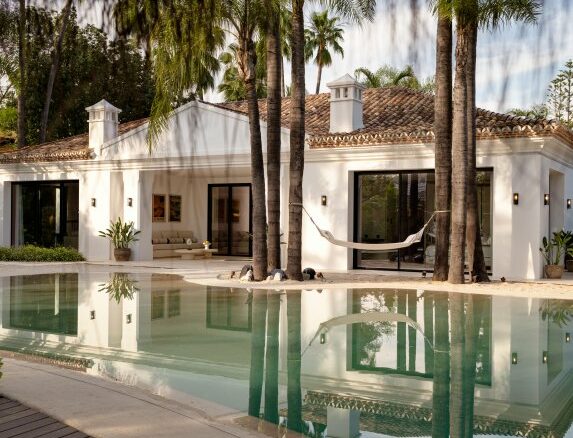🔥 For Sale | 🌴 Turnkey 6-Bedroom Quality Mansion with Beach Club in Nueva Andalucía, Marbella 🏡🌟