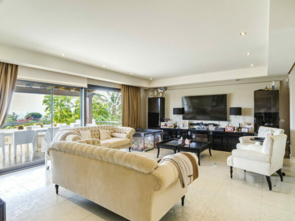 For Sale: 5-Bedroom Villa with Sea Views 🌴🌊 Gated – Golden Mile – Marbella