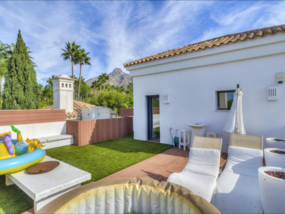 For Sale: 5-Bedroom Villa with Sea Views 🌴🌊 Gated – Golden Mile – Marbella