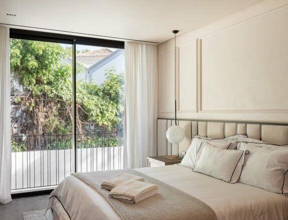 🔥 For Sale | 🌴 Turnkey 6-Bedroom Quality Mansion with Beach Club in Nueva Andalucía, Marbella 🏡🌟