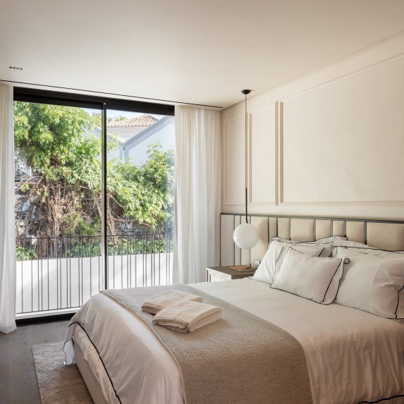 🔥 For Sale | 🌴 Turnkey 6-Bedroom Quality Mansion with Beach Club in Nueva Andalucía, Marbella 🏡🌟