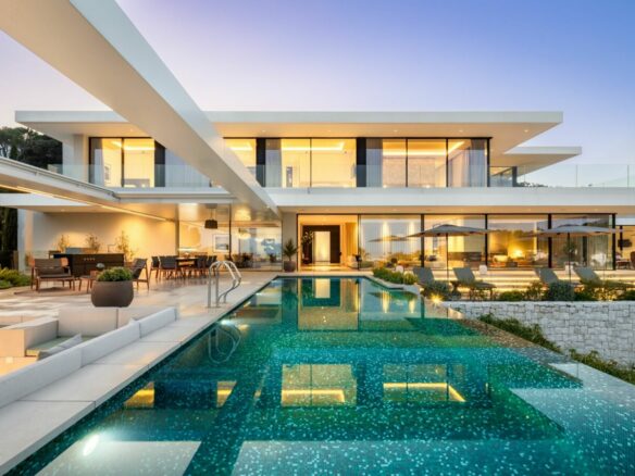 🌟 For Sale – El Madroñal Modern 8B Turnkey Villa 🌟 Sea views – Gated 