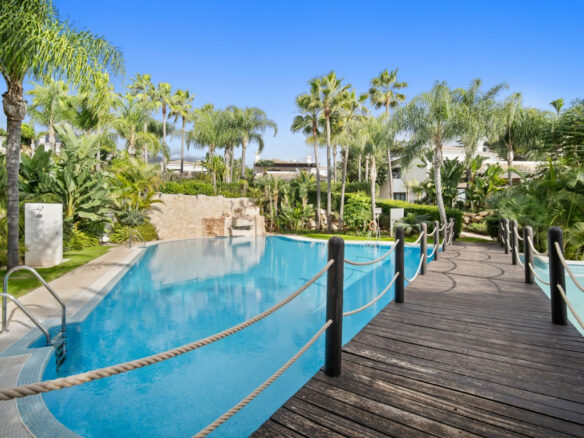 For Sale: Modern 6B Villa in gated Community 🏡✨ – Marbella – Golden Mile 