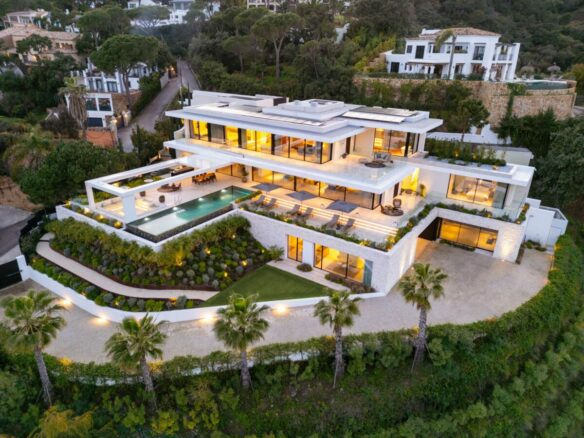 🌟 For Sale – El Madroñal Modern 8B Turnkey Villa 🌟 Sea views – Gated 