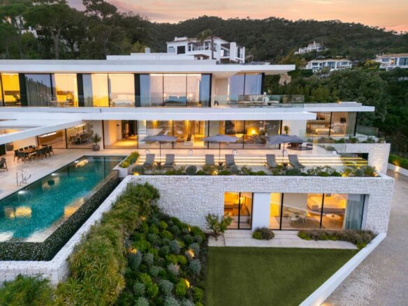 🌟 For Sale – El Madroñal Modern 8B Turnkey Villa 🌟 Sea views – Gated 