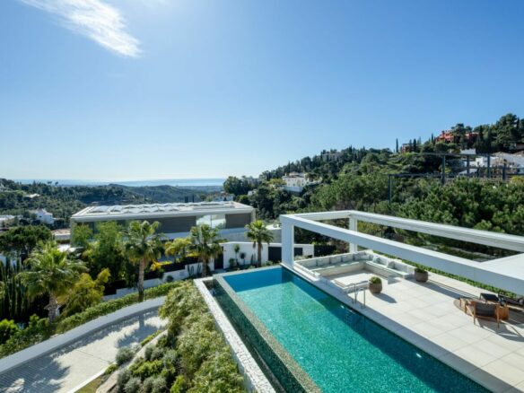 🌟 For Sale – El Madroñal Modern 8B Turnkey Villa 🌟 Sea views – Gated 